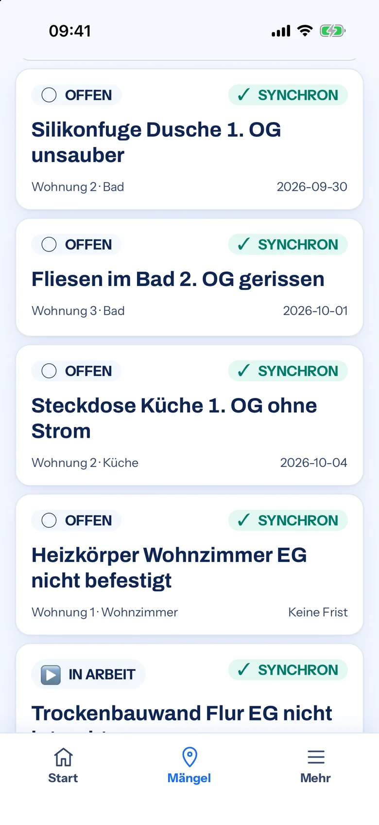 Mängelliste der Gewerkton-App auf dem iPhone mit Vorführdaten: offene Mängel wie Silikonfuge, Fliesen und Steckdose, jeweils mit Wohnung, Raum, Frist und dem Status „Synchron“
